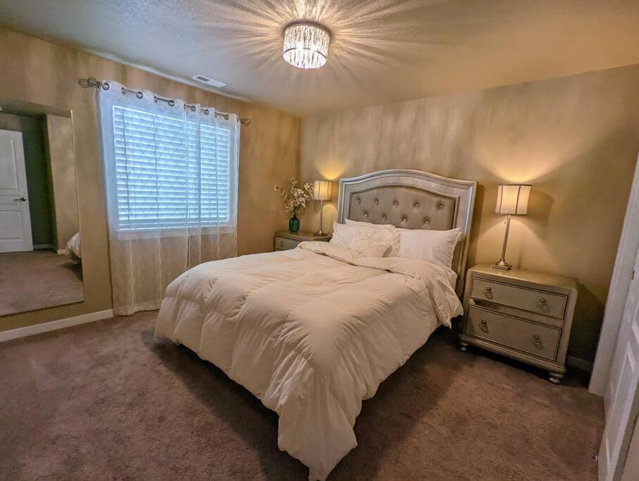Spacious 3-Bedroom Home With Outdoor Space 尤金 外观 照片