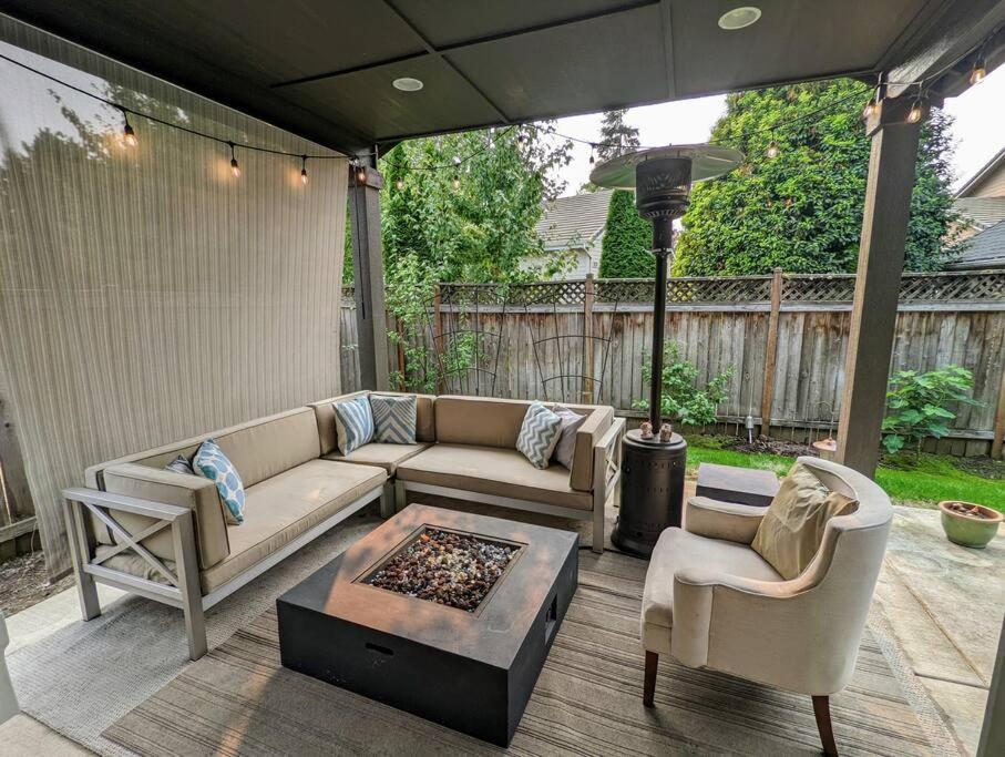 Spacious 3-Bedroom Home With Outdoor Space 尤金 外观 照片