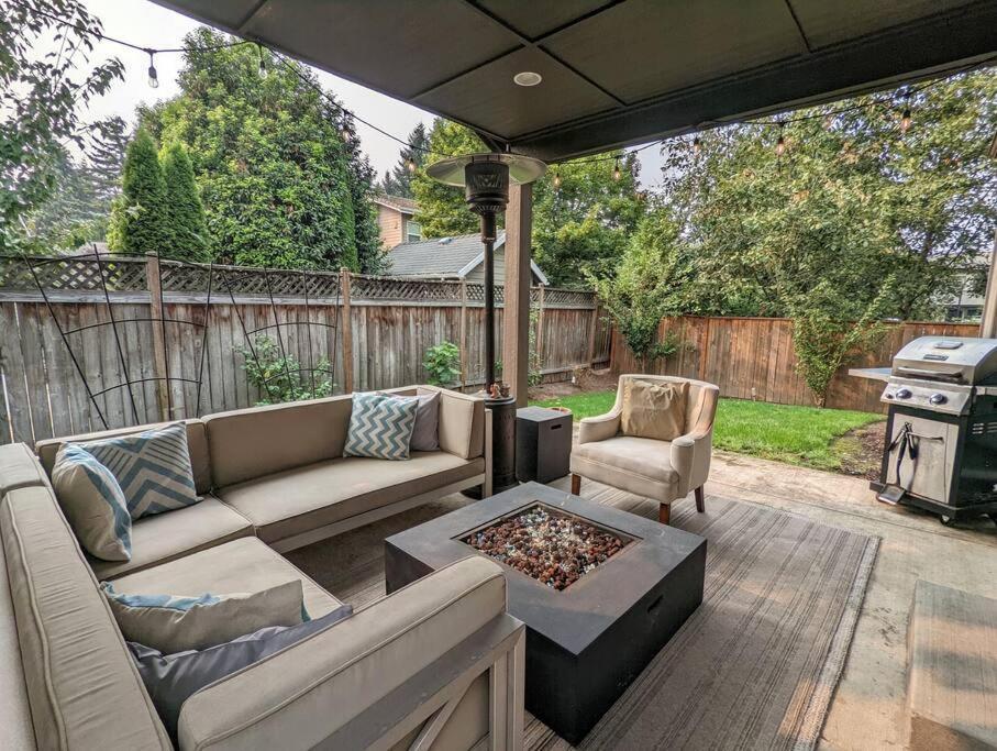 Spacious 3-Bedroom Home With Outdoor Space 尤金 外观 照片